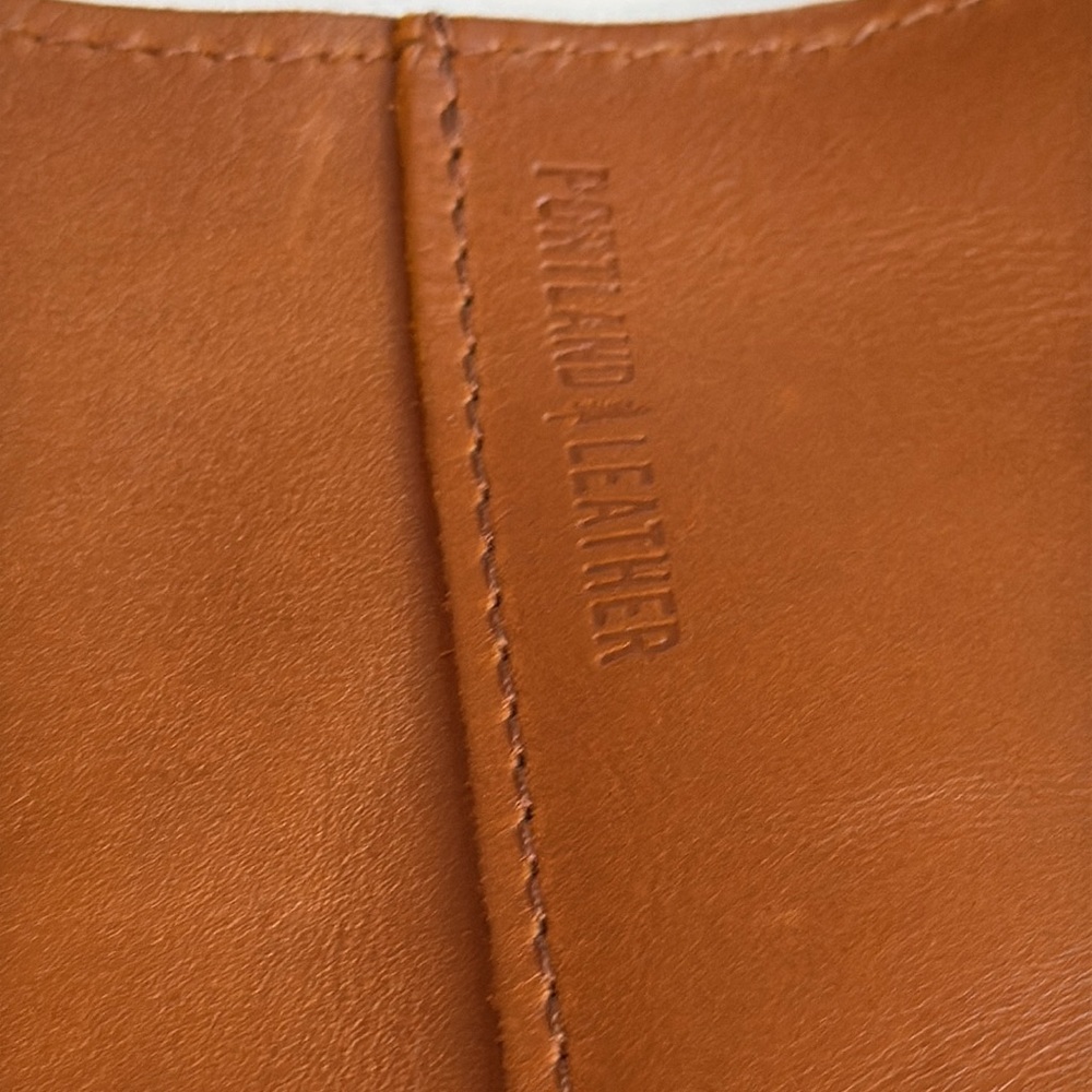 Portland Leather Small Kangaroo Shoulder Bag - Picture 7 of 15